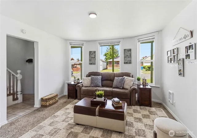 Photo 3 of Sale Pending at 704 Columbia St, Kelso, WA 98626 | MLS# NWM2573207 | Listing updated on 2026-09-24