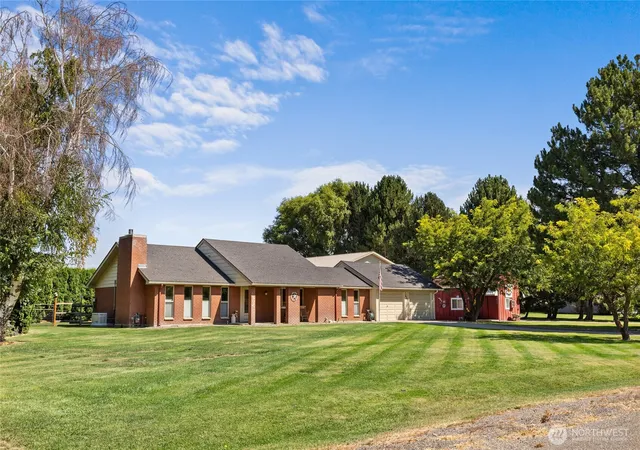 Photo 1 of Single family home for sale at 220 E Willis Rd, Ellensburg, WA 98926 | MLS# NWM2573215 | Listing updated on 2026-09-21