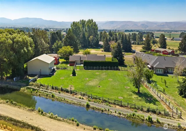 Photo 3 of Single family home for sale at 220 E Willis Rd, Ellensburg, WA 98926 | MLS# NWM2573215 | Listing updated on 2026-09-21