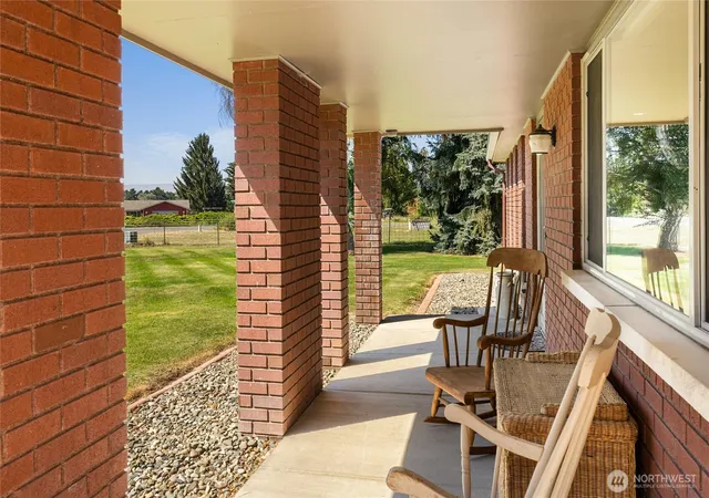 Photo 4 of Single family home for sale at 220 E Willis Rd, Ellensburg, WA 98926 | MLS# NWM2573215 | Listing updated on 2026-09-21