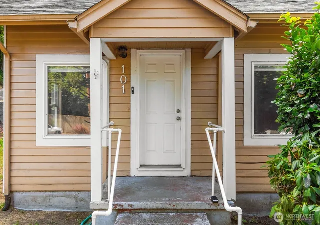 Photo 3 of Single family home for sale at 101 2nd Ave Nw, Olympia, WA 98512 | MLS# NWM2573230 | Listing updated on 2026-10-03