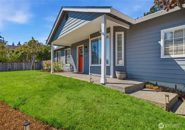 Photo 2 of Single family home for sale at 2622 S 362nd Pl, Federal Way, WA 98003 | MLS# NWM2573245 | Listing updated on 2026-09-25