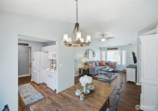 Photo 3 of Single family home for sale at 2622 S 362Nd Pl, Federal Way, WA 98003 | MLS# NWM2573245 | Listing updated on 2026-09-25