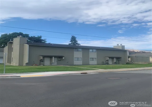Multi family home for sale at 503 First St, Wenatchee, WA 98801 | MLS# NWM2573254
