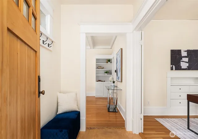 Photo 2 of Sale Pending at 4663 1st Ave Ne, Seattle, WA 98105 | MLS# NWM2573258 | Listing updated on 2026-09-21