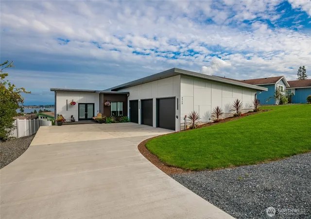 Photo 3 of Single family home for sale at 8068 Niska Rd, Blaine, WA 98230 | MLS# NWM2573260 | Listing updated on 2026-09-25