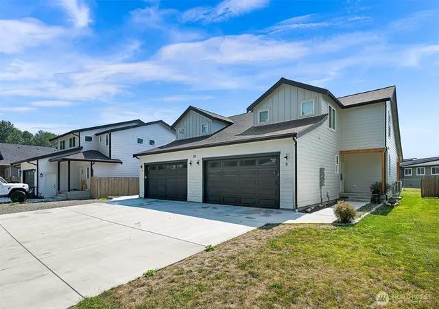 Photo 2 of Multi family home for sale at 513 Colton Ln, Everson, WA 98247 | MLS# NWM2573264 | Listing updated on 2026-09-25