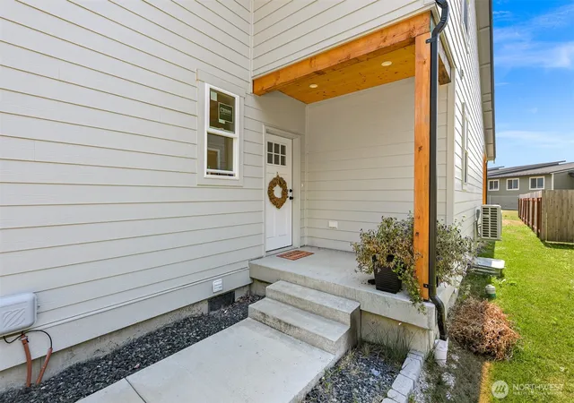 Photo 3 of Multi family home for sale at 513 Colton Ln, Everson, WA 98247 | MLS# NWM2573264 | Listing updated on 2026-09-25