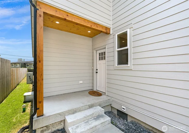 Photo 4 of House for sale at 513 Colton Ln, Everson, WA 98247 | MLS# NWM2573264 | Listing updated on 2026-09-25