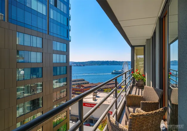 Photo 3 of Condo for sale at 98 Union St #909, Seattle, WA 98101 | MLS# NWM2573265 | Listing updated on 2026-09-29