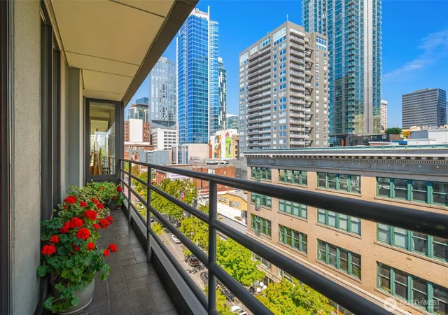 Photo 4 of Condo for sale at 98 Union St #909, Seattle, WA 98101 | MLS# NWM2573265 | Listing updated on 2026-09-29