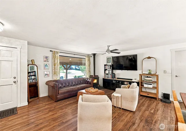 Photo 3 of Single family home for sale at 29412 216Th Ave Se, Black Diamond, WA 98010 | MLS# NWM2573287 | Listing updated on 2026-09-22