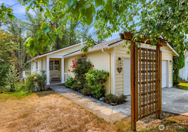 Photo 1 of Single family home for sale at 1320 Fruitland Dr, Bellingham, WA 98226 | MLS# NWM2573290 | Listing updated on 2026-09-25
