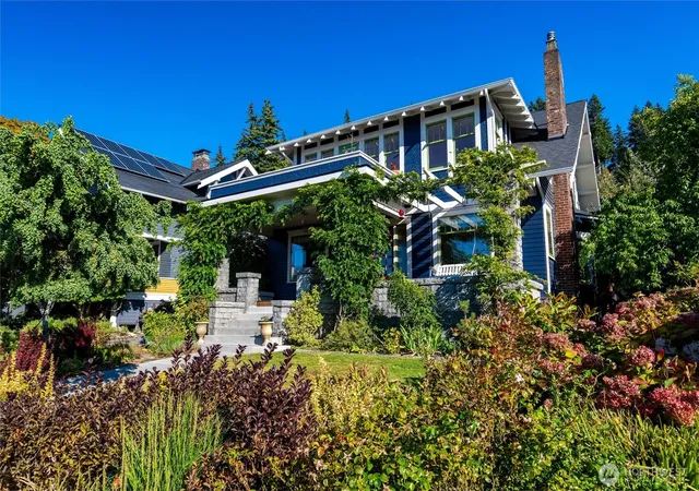 Photo 1 of Single family home for sale at 137 S Forest St, Bellingham, WA 98225 | MLS# NWM2573291 | Listing updated on 2026-09-24