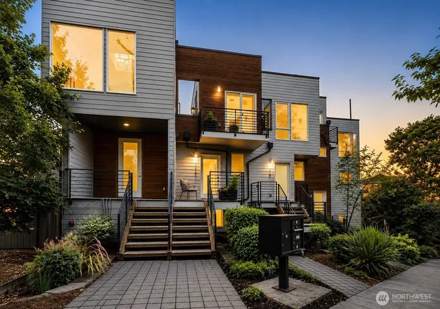 Photo 3 of Townhouse for sale at 727 Belmont Ave E, Seattle, WA 98102 | MLS# NWM2573295 | Listing updated on 2026-09-24