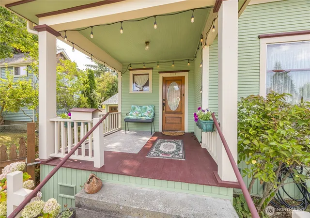 Photo 3 of Sale Pending at 220 W 11th St, Port Angeles, WA 98362 | MLS# NWM2573296 | Listing updated on 2026-09-25