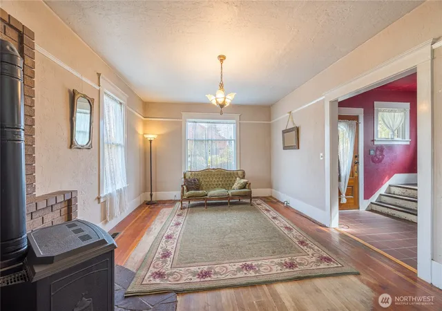 Photo 4 of Sale Pending at 220 W 11Th St, Port Angeles, WA 98362 | MLS# NWM2573296 | Listing updated on 2026-09-25