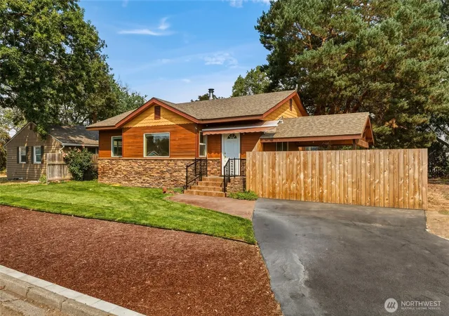 Photo 1 of Single family home for sale at 1707 J St, Walla Walla, WA 99362 | MLS# NWM2573297 | Listing updated on 2026-09-30