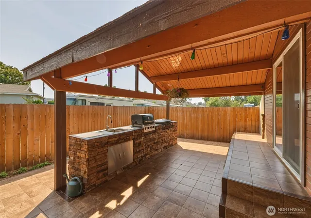 Photo 3 of Single family home for sale at 1707 J St, Walla Walla, WA 99362 | MLS# NWM2573297 | Listing updated on 2026-09-30