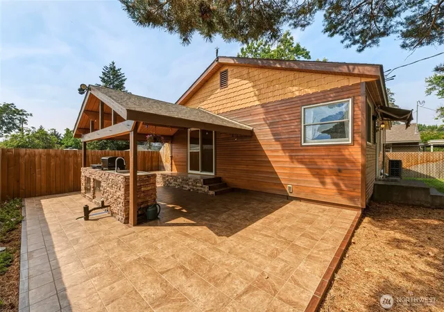 Photo 4 of Single family home for sale at 1707 J St, Walla Walla, WA 99362 | MLS# NWM2573297 | Listing updated on 2026-09-30