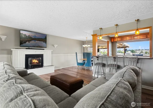 Photo 3 of Single family home for sale at 1345 W Lakeside Dr, Moses Lake, WA 98837 | MLS# NWM2573308 | Listing updated on 2026-09-25