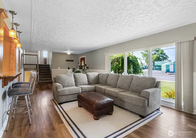 Photo 4 of Single family home for sale at 1345 W Lakeside Dr, Moses Lake, WA 98837 | MLS# NWM2573308 | Listing updated on 2026-09-25
