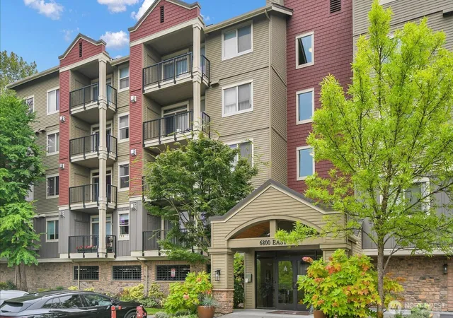 Condo for sale at 6800 132Nd Pl Se #E-401, Newcastle, WA 98059 | MLS# NWM2573320