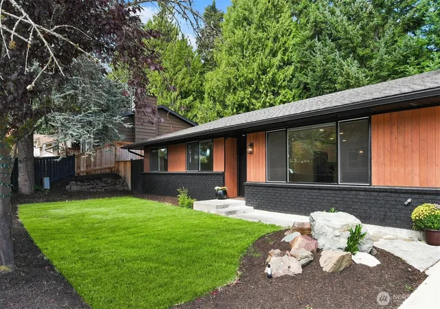 Photo 2 of Single family home for sale at 4221 108th St Se, Everett, WA 98208 | MLS# NWM2573336 | Listing updated on 2026-10-02