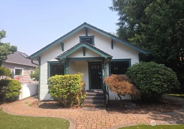 Photo 1 of Single family home for sale at 1611 Oakes Ave, Everett, WA 98201 | MLS# NWM2573339 | Listing updated on 2026-10-02