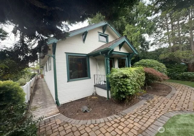 Photo 2 of Single family home for sale at 1611 Oakes Ave, Everett, WA 98201 | MLS# NWM2573339 | Listing updated on 2026-10-02