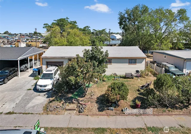 Photo 1 of Single family home for sale at 1435 W Sunset Dr, Moses Lake, WA 98837 | MLS# NWM2573349 | Listing updated on 2026-09-25