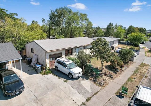 Photo 3 of Single family home for sale at 1435 W Sunset Dr, Moses Lake, WA 98837 | MLS# NWM2573349 | Listing updated on 2026-09-25