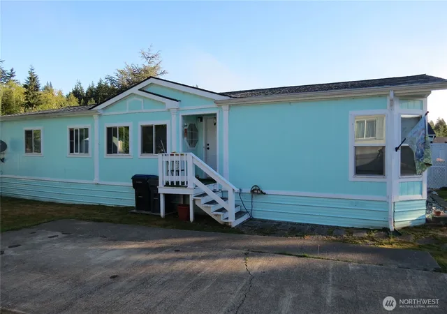 Photo 3 of Manufactured home for sale at 1019 Stanford Dr #20, Cosmopolis, WA 98537 | MLS# NWM2573353 | Listing updated on 2026-09-25