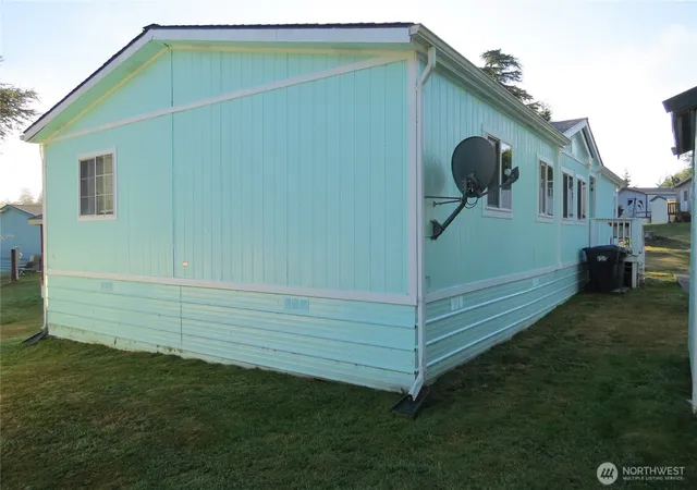 Photo 4 of Manufactured home for sale at 1019 Stanford Dr #20, Cosmopolis, WA 98537 | MLS# NWM2573353 | Listing updated on 2026-09-25