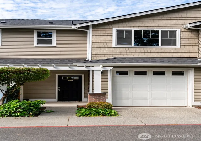 Photo 3 of Sale Pending at 10829 19th Ave Se #2C, Everett, WA 98208 | MLS# NWM2573356 | Listing updated on 2026-10-01