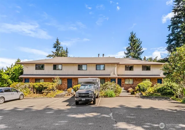 Photo 1 of Sale Pending at 2418 Euclid Ave #6, Everett, WA 98203 | MLS# NWM2573361 | Listing updated on 2026-09-25