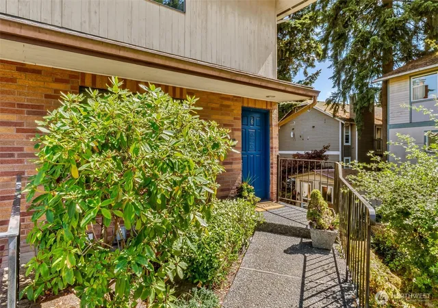 Photo 3 of Sale Pending at 2418 Euclid Ave #6, Everett, WA 98203 | MLS# NWM2573361 | Listing updated on 2026-09-25