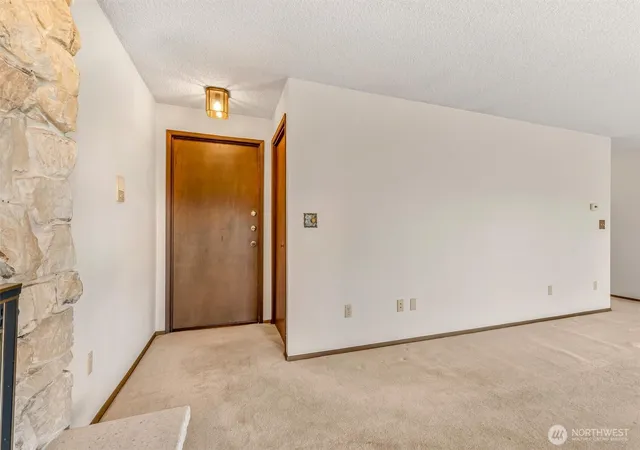 Photo 4 of Sale Pending at 2418 Euclid Ave #6, Everett, WA 98203 | MLS# NWM2573361 | Listing updated on 2026-09-25