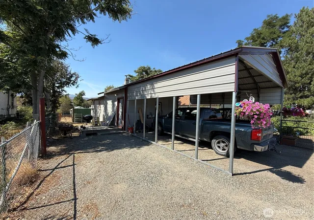 Photo 1 of Single family home for sale at 426 Hanford St, Omak, WA 98841 | MLS# NWM2573375 | Listing updated on 2026-09-25