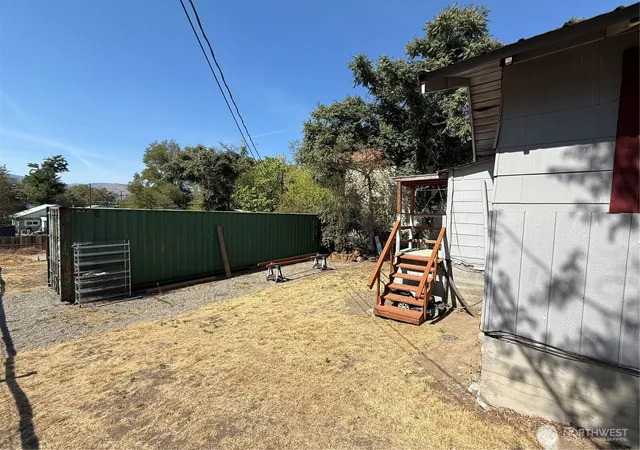 Photo 3 of Single family home for sale at 426 Hanford St, Omak, WA 98841 | MLS# NWM2573375 | Listing updated on 2026-09-25