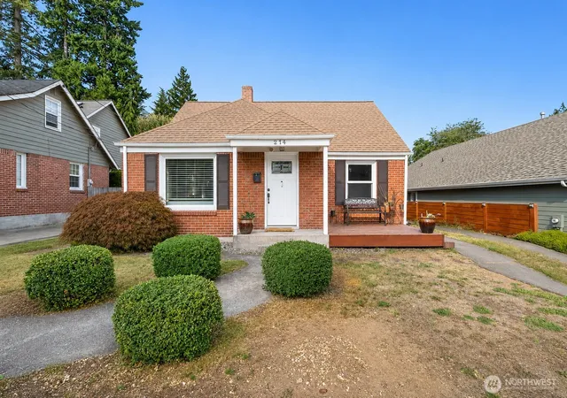 Photo 1 of Single family home for sale at 214 Summit Ave, Fircrest, WA 98466 | MLS# NWM2573388 | Listing updated on 2026-09-25