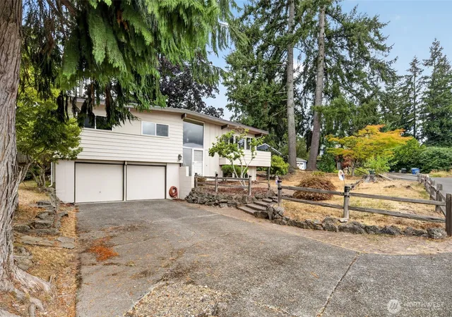 Photo 3 of Single family home for sale at 609 168th Avenue Ne, Bellevue, WA 98008 | MLS# NWM2573392 | Listing updated on 2026-09-30