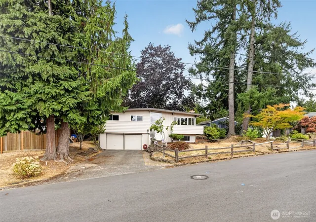 Photo 3 of Single family home for sale at 609 168th Avenue NE, Bellevue, WA 98008 | MLS# NWM2573392 | Listing updated on 2026-09-30