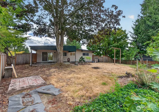 Photo 4 of Single family home for sale at 609 168th Avenue NE, Bellevue, WA 98008 | MLS# NWM2573392 | Listing updated on 2026-09-30
