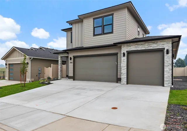Photo 2 of Single family home for sale at 545 S Perry Ave, East Wenatchee, WA 98802 | MLS# NWM2573418 | Listing updated on 2026-09-30