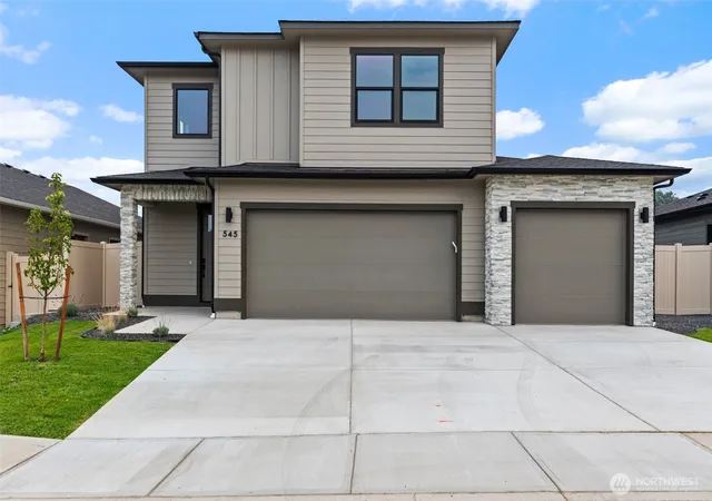 Photo 3 of Single family home for sale at 545 S Perry Ave, East Wenatchee, WA 98802 | MLS# NWM2573418 | Listing updated on 2026-09-30