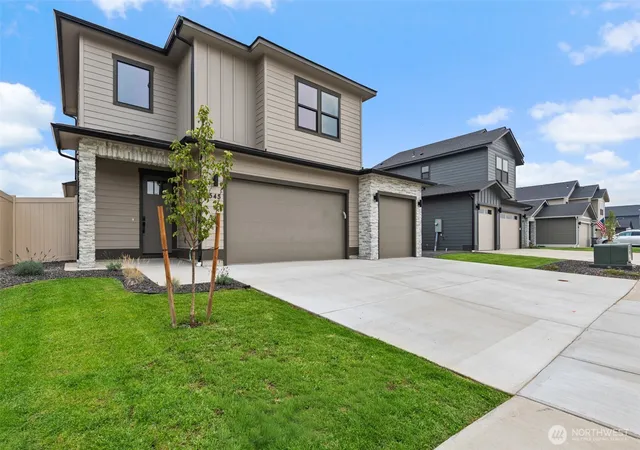 Photo 3 of Single family home for sale at 545 S Perry Ave, East Wenatchee, WA 98802 | MLS# NWM2573418 | Listing updated on 2026-09-30