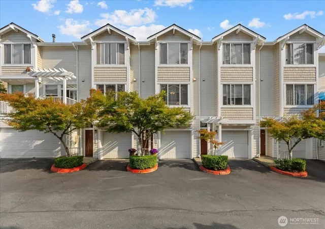 Photo 2 of Townhouse for sale at 11866 Ne 162nd Ln, Bothell, WA 98011 | MLS# NWM2573421 | Listing updated on 2026-10-01