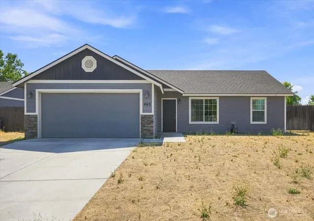 Photo 1 of Sale Pending at 462 E 15th Pl, Kennewick, WA 99337 | MLS# NWM2573427 | Listing updated on 2026-09-25
