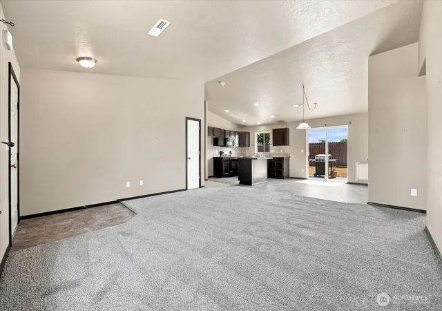 Photo 3 of Sale Pending at 462 E 15Th Pl, Kennewick, WA 99337 | MLS# NWM2573427 | Listing updated on 2026-09-25